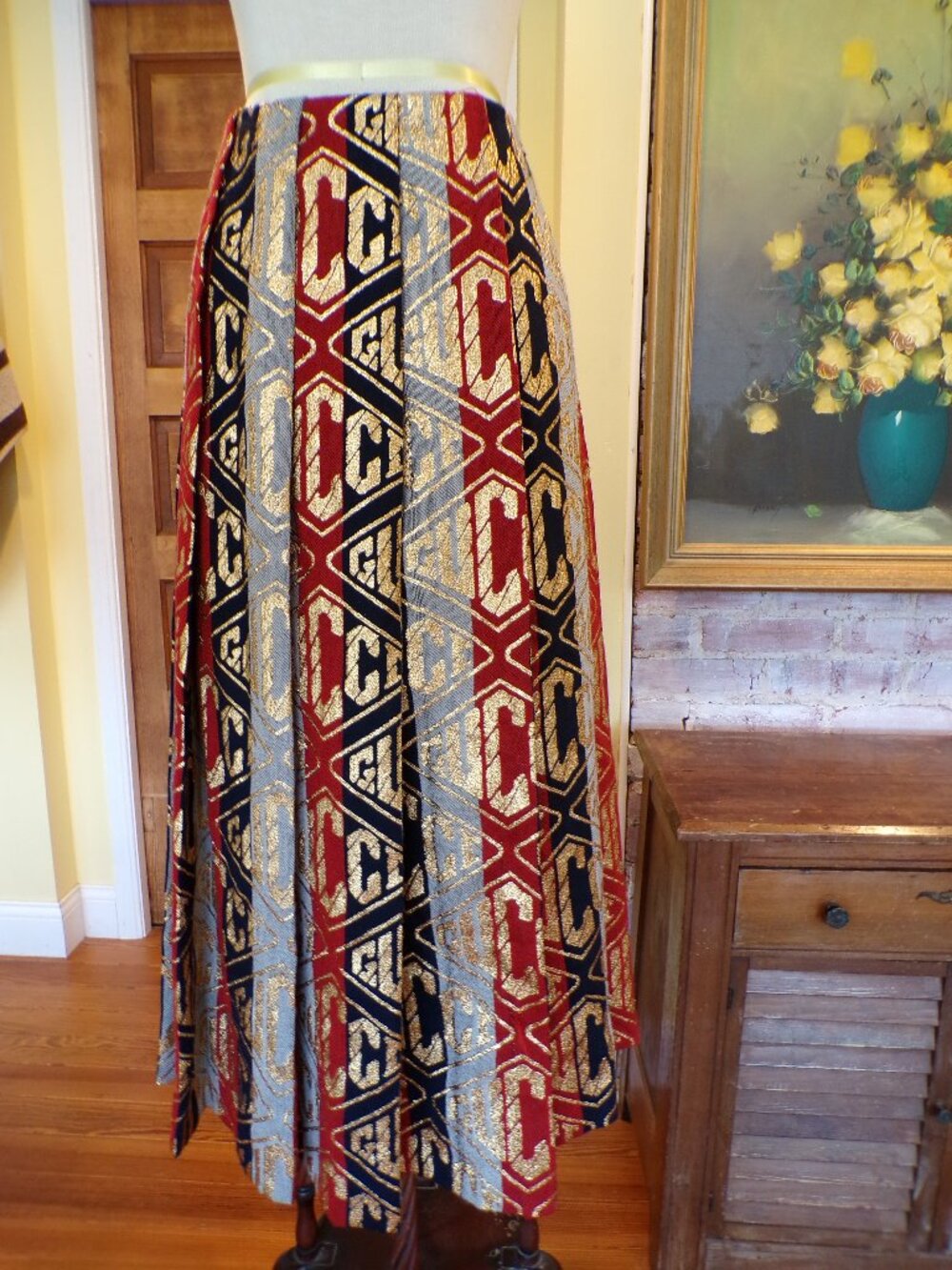 Authentic GUCCI Red/Blue All Over Logo Lurex Wool Pleated Skirt Womens Size 38